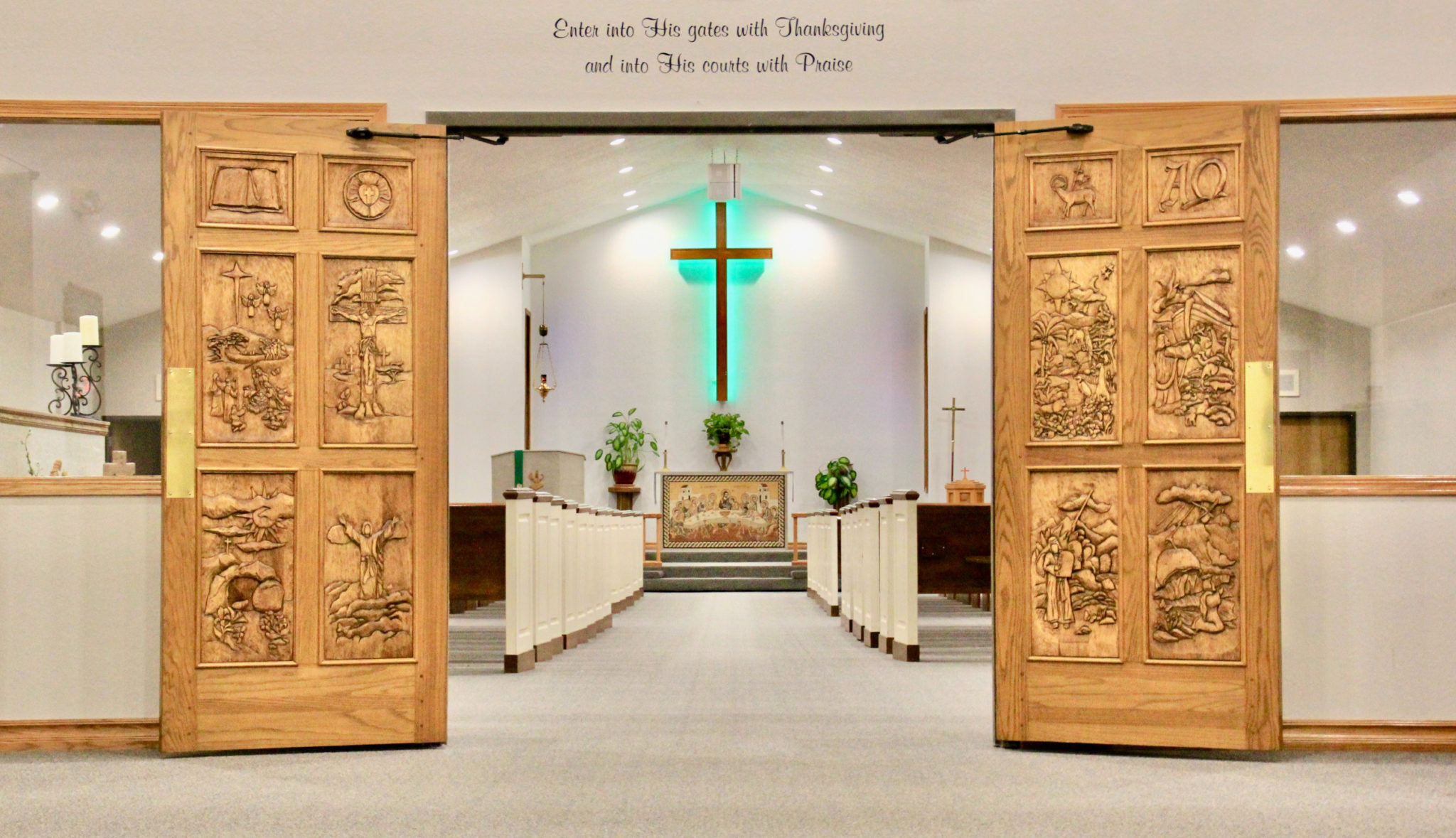 church_carved_doors_2541x1463